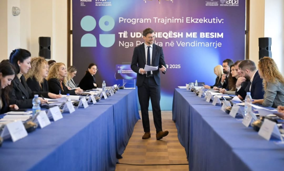 Vijojmë me sesione interaktive dhe angazhuese Programin e Trajnimit Ekzekutiv “Të udhëheqësh me besim: Marrja e vendimeve në mjedise komplekse dhe të pasigurta”