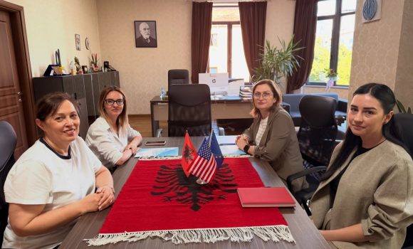 (AL) Komisioneri për Mbrojtjen nga Diskriminimi dhe Shkolla Shqiptare e Administratës Publike nënshkruajnë Marrëveshje Bashkëpunimi